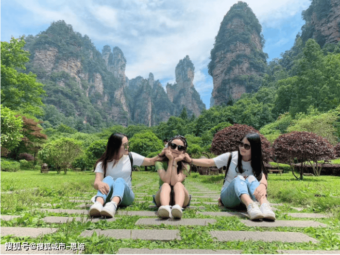 张家界天子山5日跟团游价格，张家界五天四晚仅需980块人民币，超爽游玩攻略