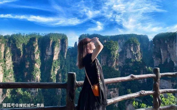 张家界天子山5日跟团游价格，张家界五天四晚仅需980块人民币，超爽游玩攻略