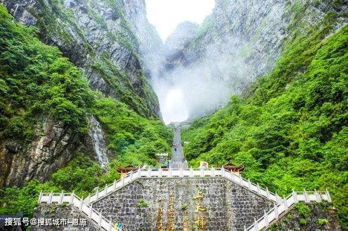 张家界天子山5日跟团游价格，张家界五天四晚仅需980块人民币，超爽游玩攻略