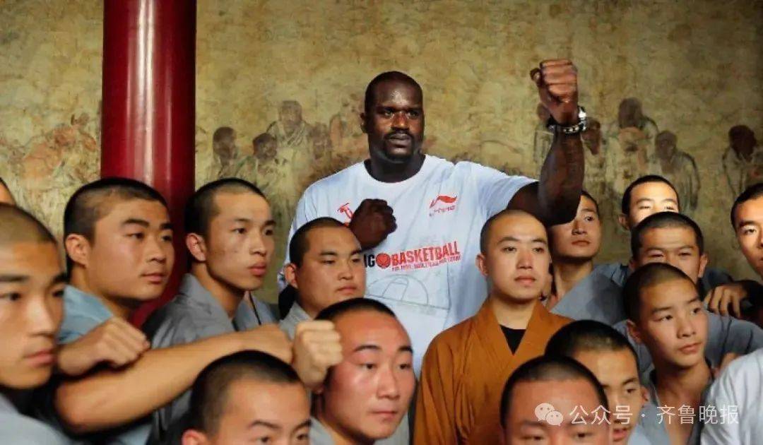 2米26的NBA球星已在少林寺剃发、换上僧服，将闭关修行10天！少林寺回应