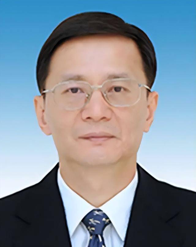 中组部有关负责同志宣布中央决定:他们的职务调整