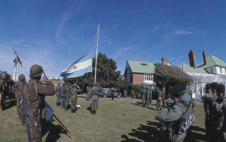 英国和阿根廷密谋南大西洋“抗中亲美”，回身看到马岛，又犹豫了