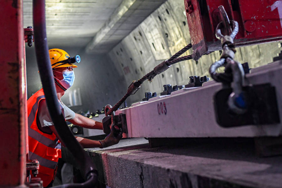 上海轨道交通22号线(原崇明线)铺轨工程正式启动