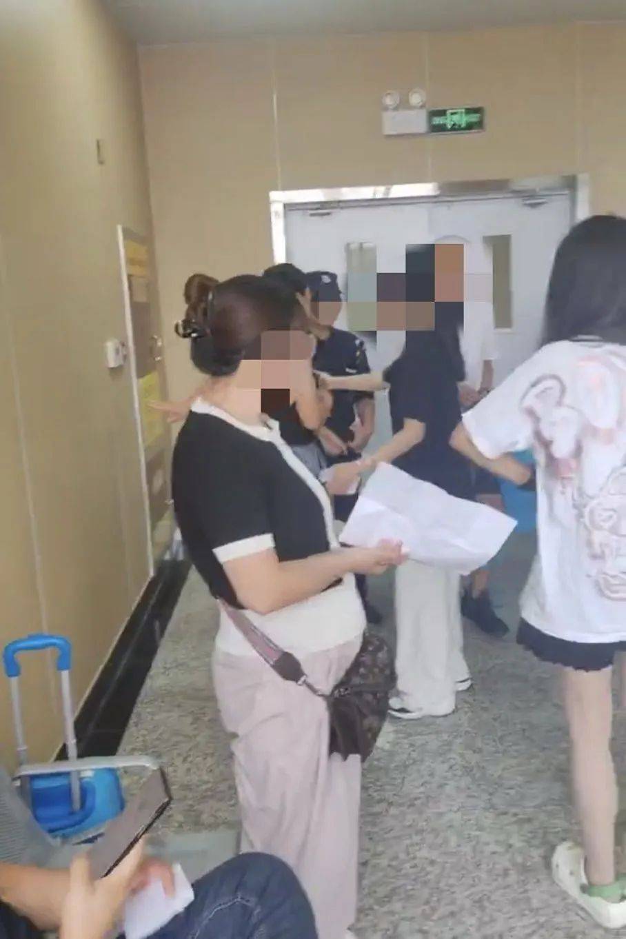 家长接到劝返电话“回甘肃去治”，幼儿血铅中毒事件更多细节曝光