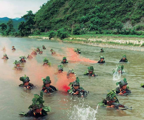 乌军F-16从北约基地出击,踏破俄罗斯红线:俄朝联军将登陆敖德萨