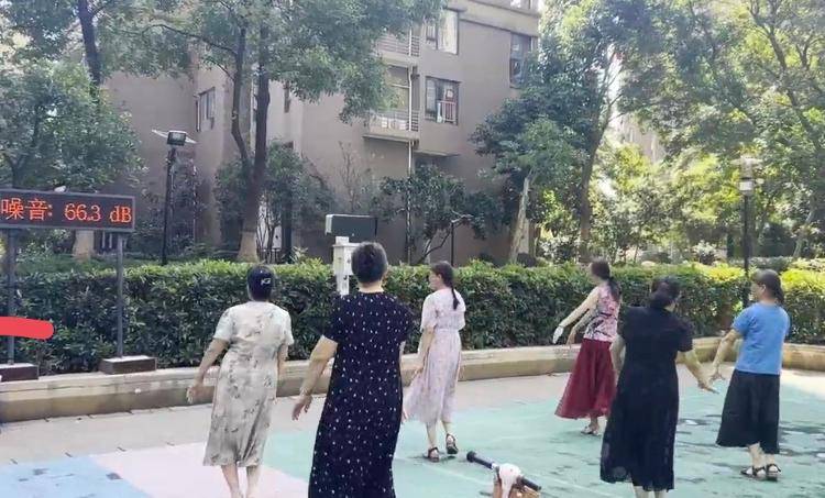 武汉一小区现“广场舞降噪神器” 生产商:产品售价3万,能将声波集中在目标区域
