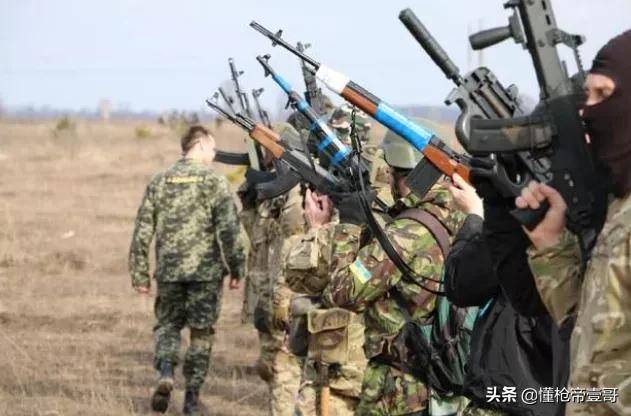 魔幻的乌克兰：除了漂亮的嫩模，还有遍地手榴弹！