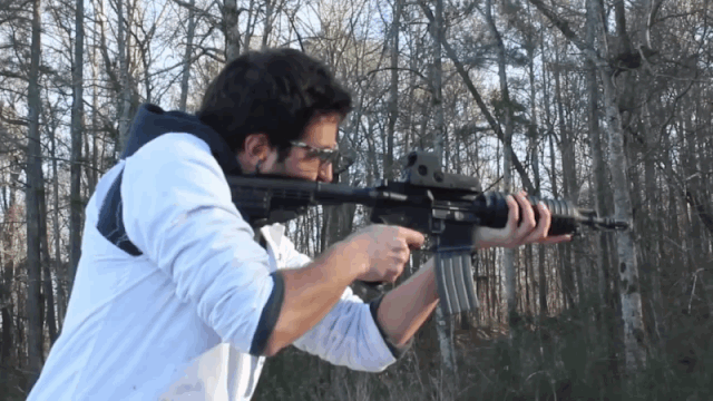 解放军“土豪旅”换装新步枪？唯一拿95战士：这枪不香了