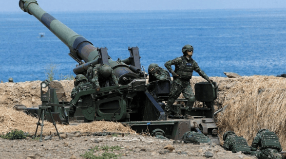 特朗普点名，赖清德低头了，民进党忙着内斗，“限陆令”升级