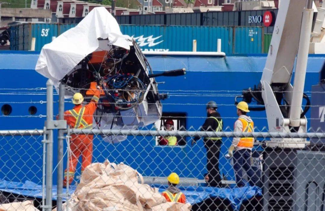 灾难性内爆，多名富豪深海瞬间死亡，事故原因公布