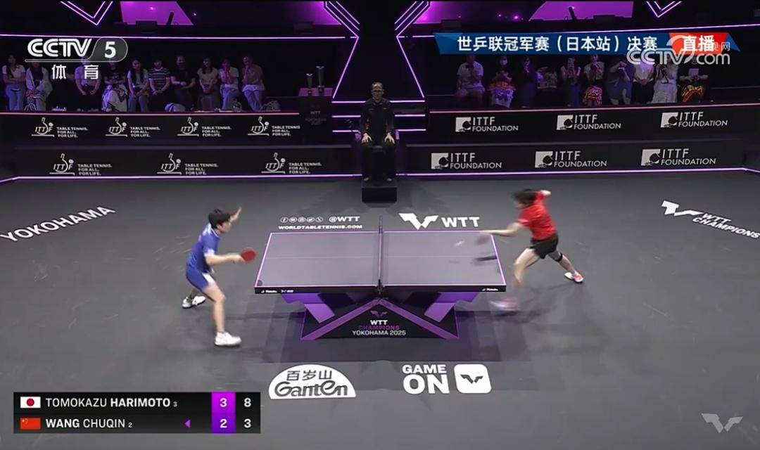 张本智和夺冠，4比2胜王楚钦，赛后脱衣庆祝与王皓握手；此前称王皓握手“太敷衍”