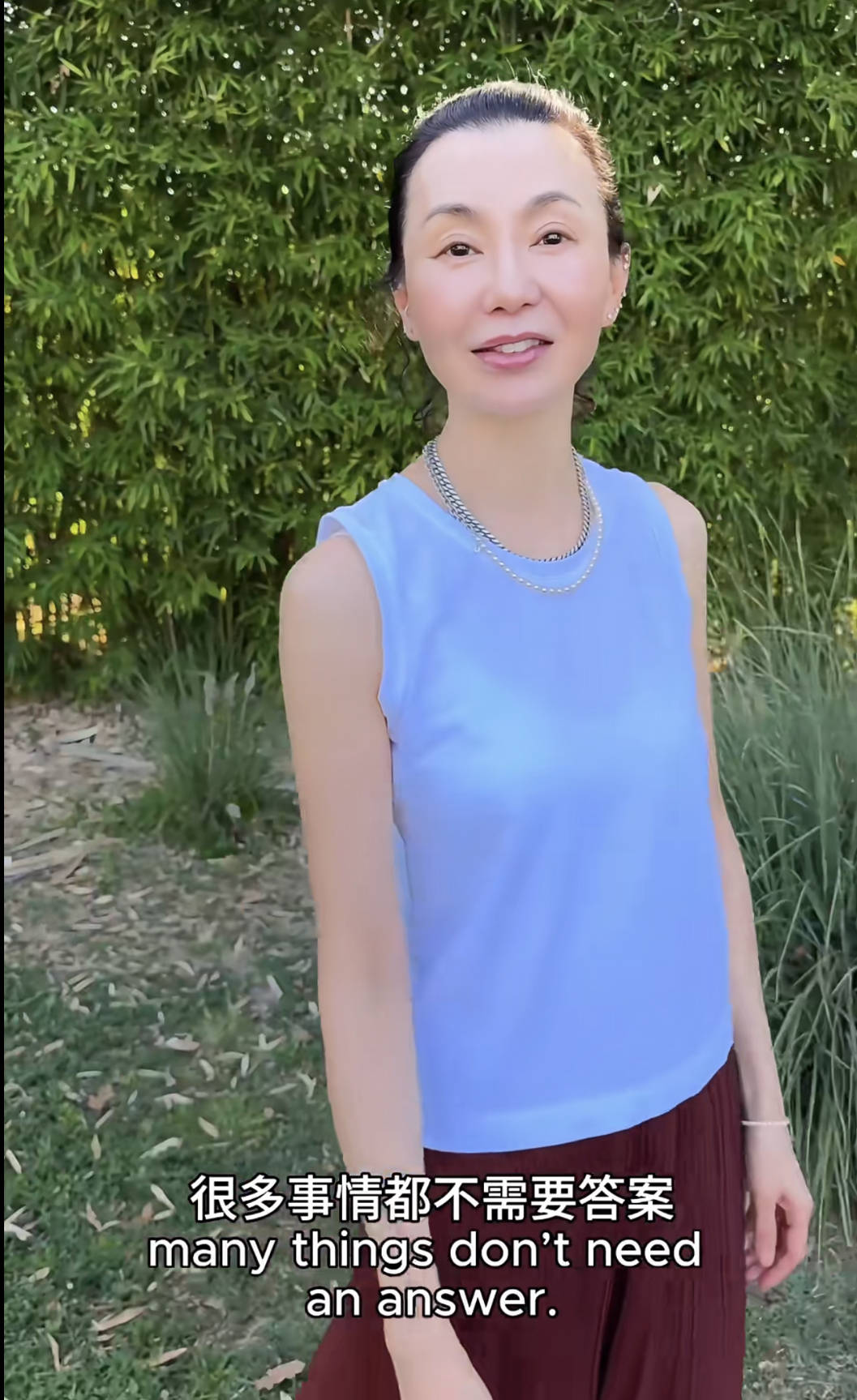 60岁张曼玉突然营业，穿79元T恤配10万珠宝，生活如此鲜活松弛！