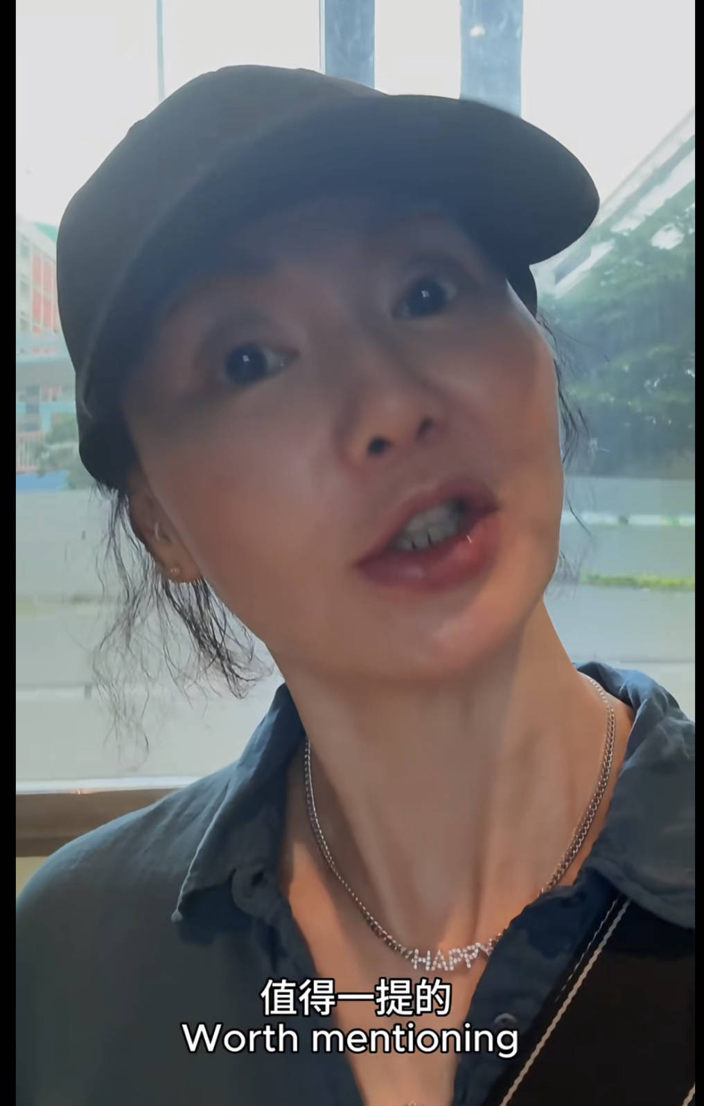 60岁张曼玉突然营业，穿79元T恤配10万珠宝，生活如此鲜活松弛！