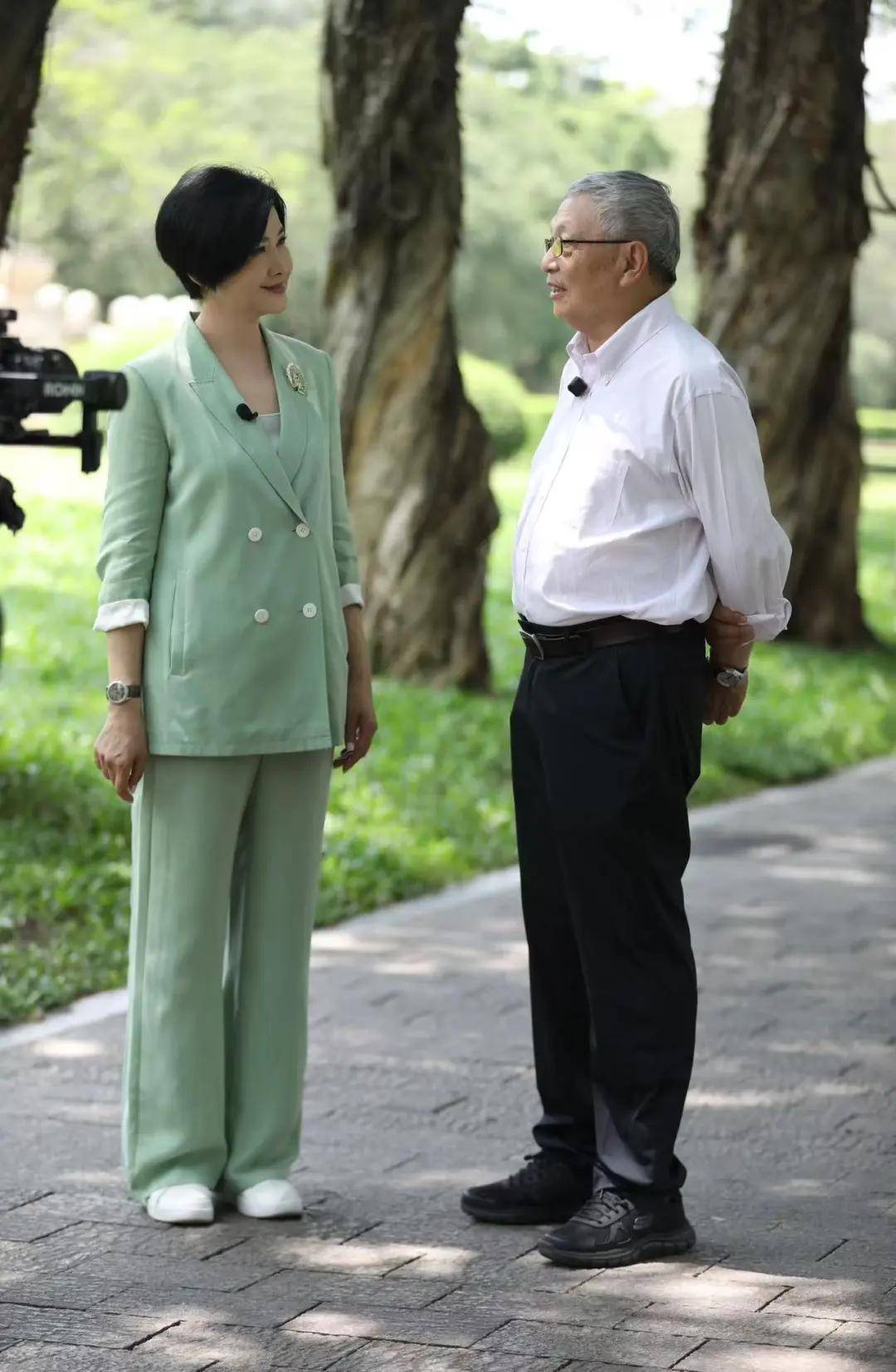 70岁顶流数学家张益唐回国：曾在快餐厅当会计，58岁“封神”