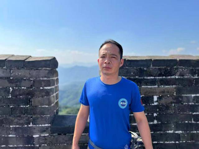 外国游客颐和园内突发心脏骤停,他跪地施救1分20秒转危为安