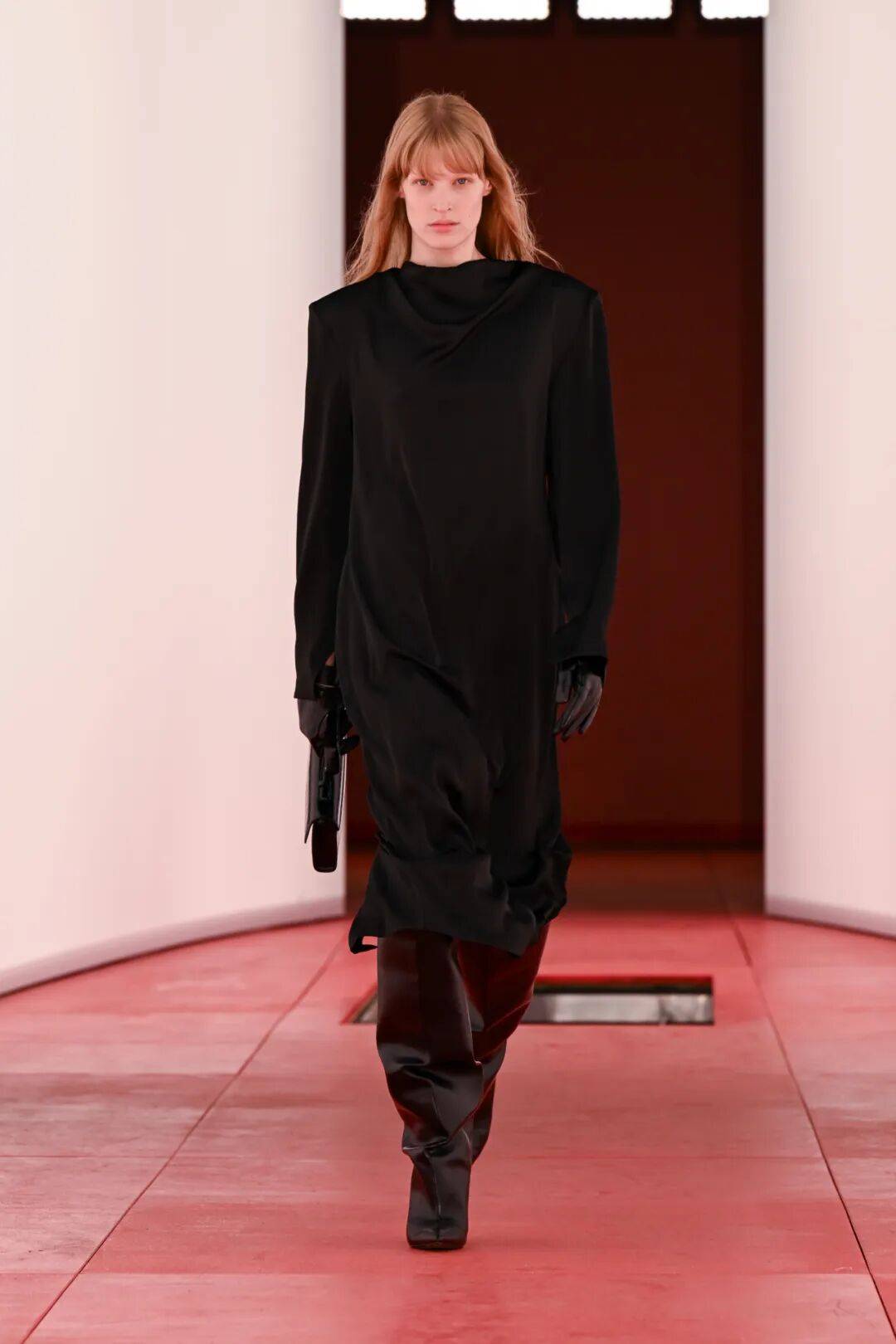 阔别七年重返T台的H&amp;M，终于暴露野心了