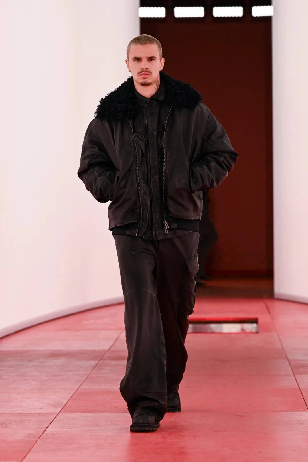 阔别七年重返T台的H&amp;M，终于暴露野心了