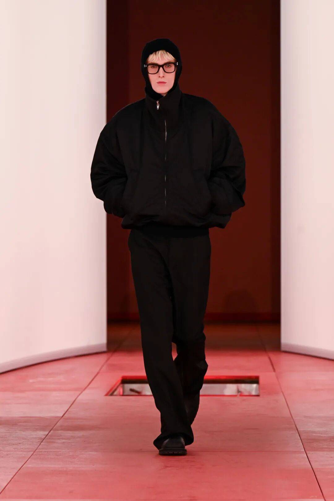 阔别七年重返T台的H&amp;M，终于暴露野心了