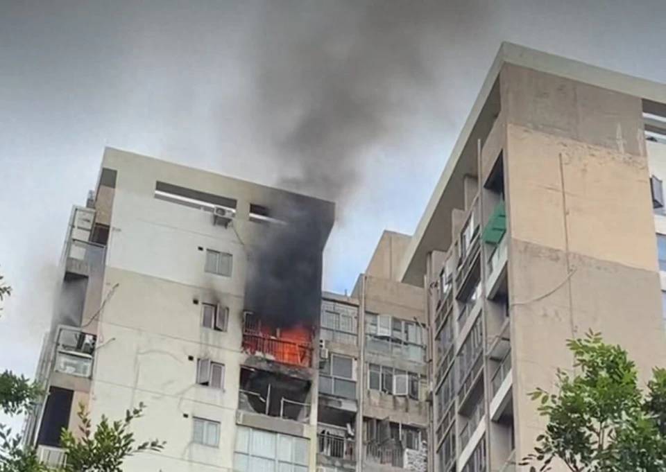 深圳一小区高层住宅发生大火！救出1名被困群众，疏散10人