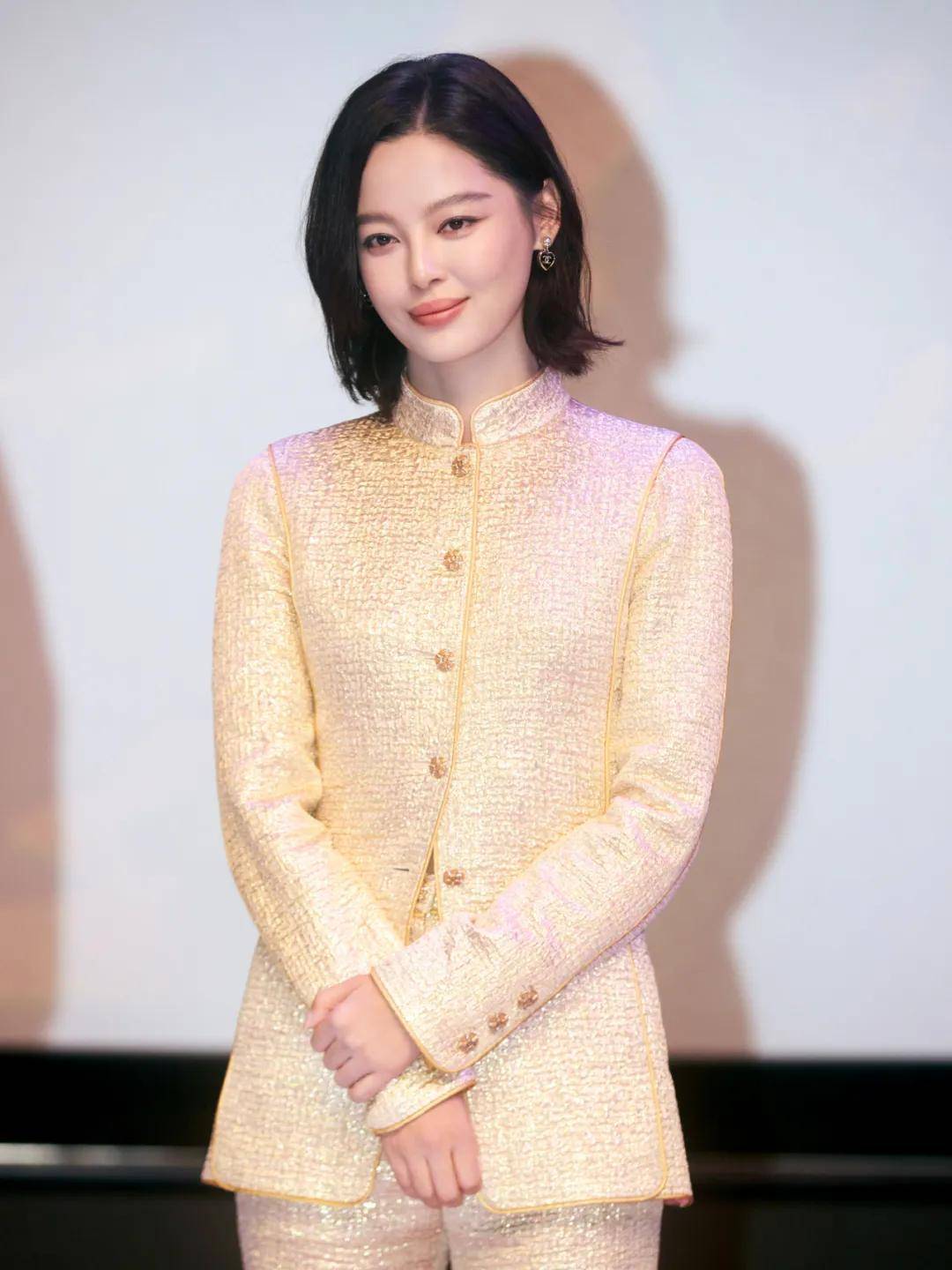 穿豹纹的辛芷蕾宛如行走的奖杯,马伊琍一身绿裙梦回玲子