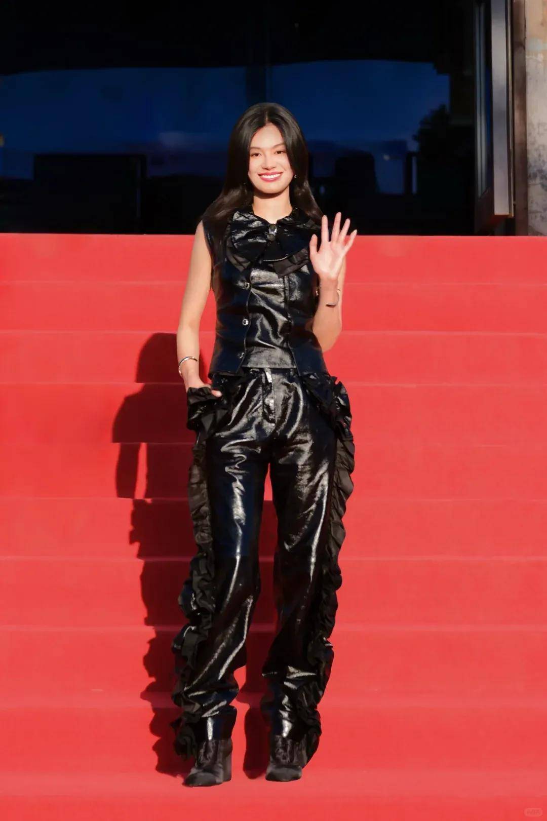 穿豹纹的辛芷蕾宛如行走的奖杯,马伊琍一身绿裙梦回玲子