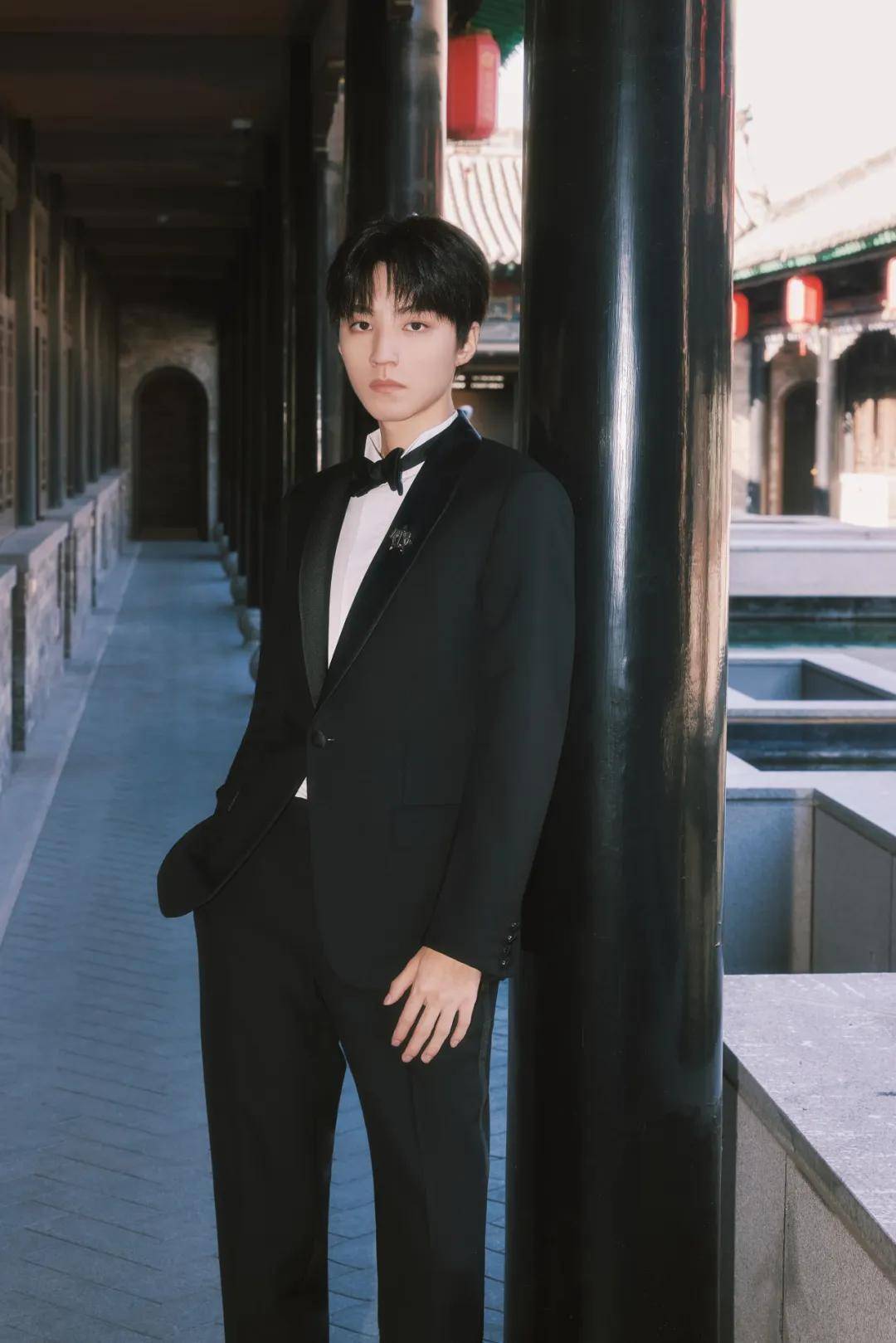 穿豹纹的辛芷蕾宛如行走的奖杯,马伊琍一身绿裙梦回玲子