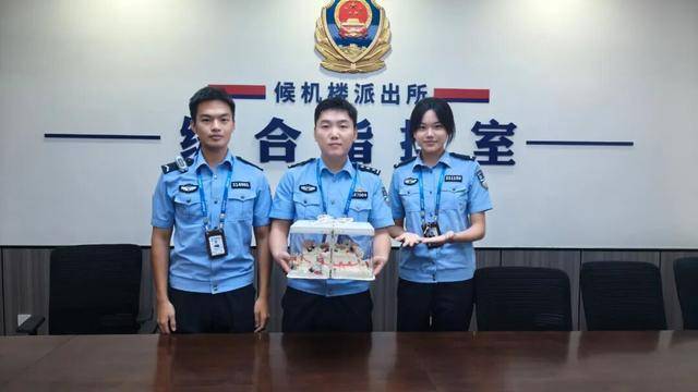 6年来“准时”出现在警车引擎盖上的蛋糕,谁送的?