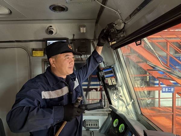 “机车医生”假期“开诊”