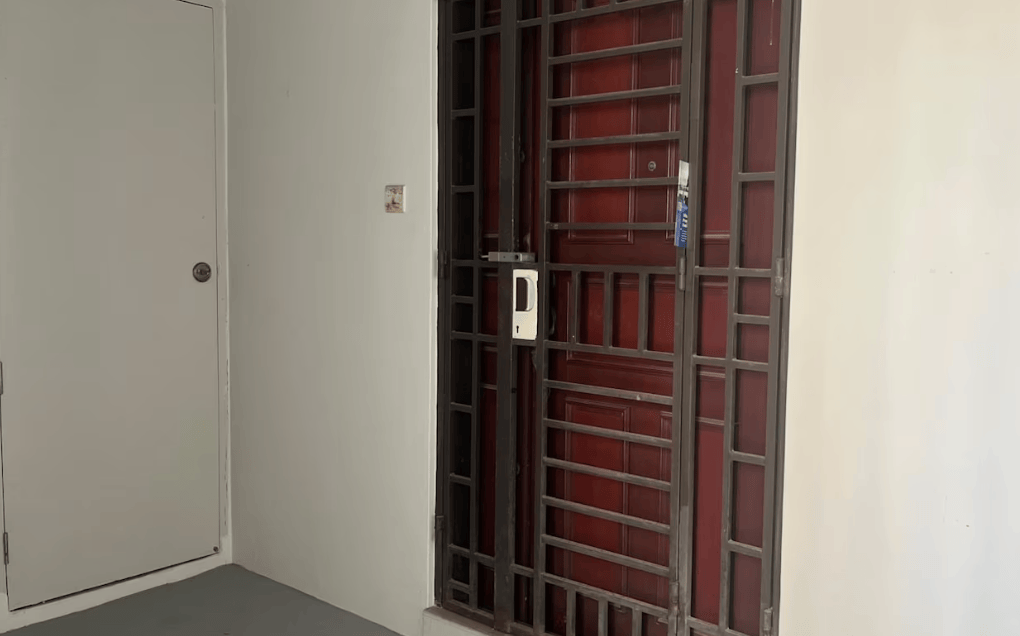 新加坡现双尸案：父亲成白骨，剑桥博士女儿疑饿死，一家来自东北