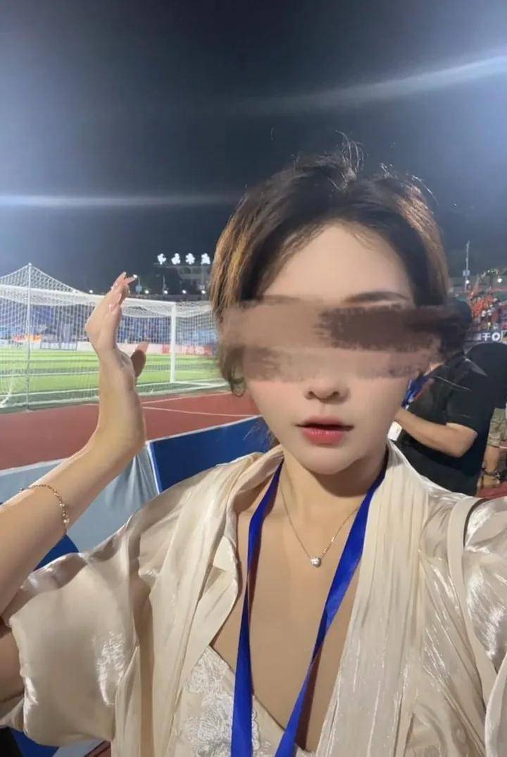 女主播称遭伪装快递包裹炸伤,湖南警方通报