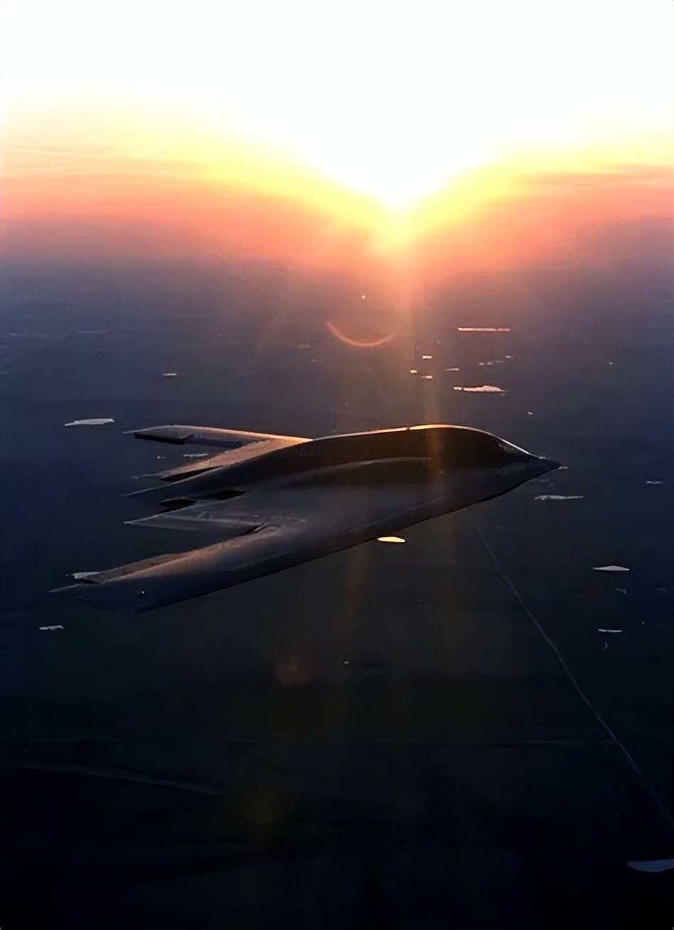 军迷热议！《舰载武器》曝光四发轰-6改进方案：航程14000公里？