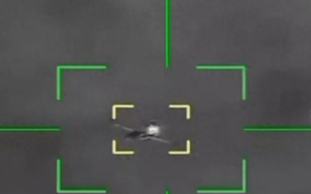 一个飞行员没死，美军被迫狼狈停战了，美媒：中国已记下八个教训