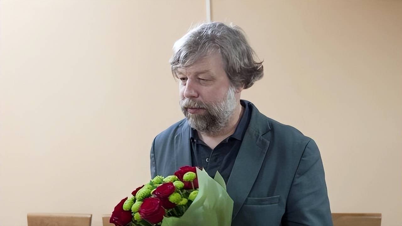普京不打算再次忍让了，68天光速通过立法，谁敢抓俄公民，俄军就能找上门！