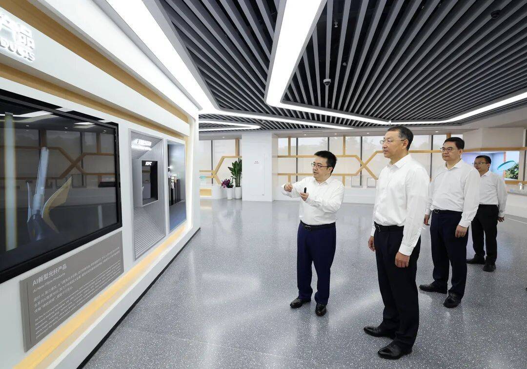 关志鸥到武汉东湖新技术开发区调研科技创新和产业创新融合发展工作